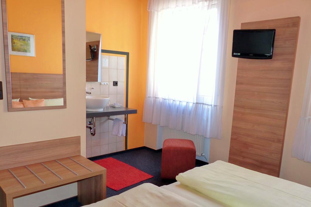 Hotel Zur Lindenau Rüdesheim am Rhein Zimmer foto