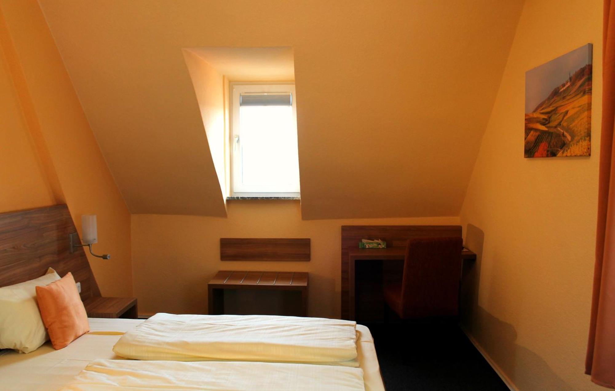 Hotel Zur Lindenau Rüdesheim am Rhein Zimmer foto